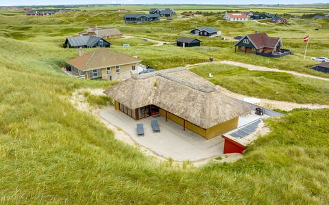 Zora - 100M from the Sea: Hout, Huis, Verblijf, Huis, Dak, Landelijk Gebied, Siding, Blokhut, Garden Gebouwen, Hardwood