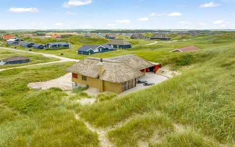 Zora - 100M from the Sea: Hout, Huis, Verblijf, Huis, Dak, Landelijk Gebied, Siding, Blokhut, Garden Gebouwen, Hardwood
