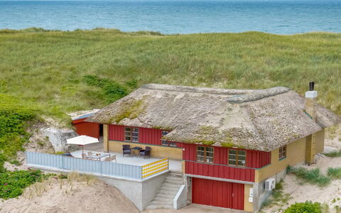 Zora - 100M from the Sea: Hout, Huis, Verblijf, Huis, Dak, Landelijk Gebied, Siding, Blokhut, Garden Gebouwen, Hardwood