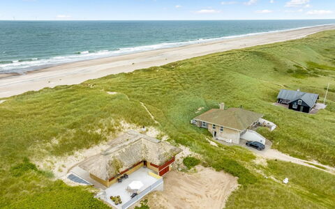 Zora - 100M from the Sea: Hout, Huis, Verblijf, Huis, Dak, Landelijk Gebied, Siding, Blokhut, Garden Gebouwen, Hardwood