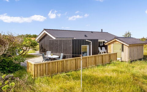 Mauri - 350M from the Sea: Gebouw, Hout, Dak, Huis, Huis, Verblijf, Architectuur, Land Lot, Siding, Landelijk Gebied