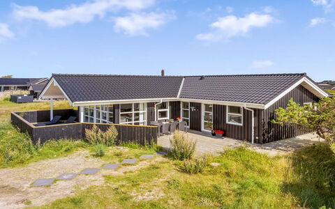 Mauri - 350M from the Sea: Hout, Huis, Verblijf, Huis, Dak, Landelijk Gebied, Siding, Blokhut, Garden Gebouwen, Hardwood