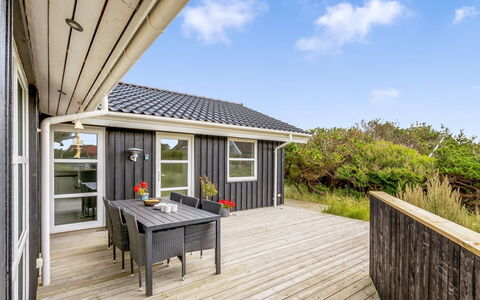 Mauri - 350M from the Sea: Hout, Huis, Verblijf, Huis, Dak, Landelijk Gebied, Siding, Blokhut, Garden Gebouwen, Hardwood