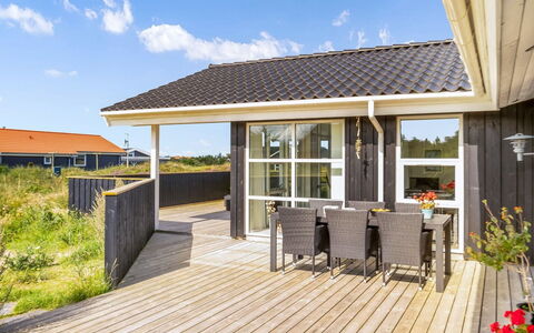 Mauri - 350M from the Sea: Hout, Huis, Verblijf, Huis, Dak, Landelijk Gebied, Siding, Blokhut, Garden Gebouwen, Hardwood