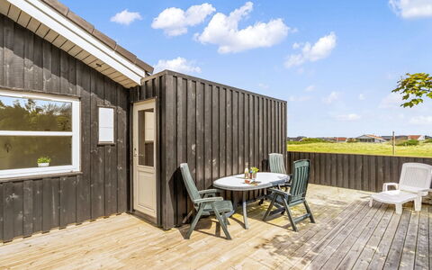 Mauri - 350M from the Sea: Hout, Huis, Verblijf, Huis, Dak, Landelijk Gebied, Siding, Blokhut, Garden Gebouwen, Hardwood