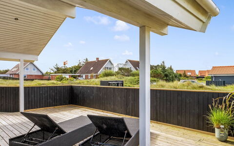 Mauri - 350M from the Sea: Hout, Huis, Verblijf, Huis, Dak, Landelijk Gebied, Siding, Blokhut, Garden Gebouwen, Hardwood