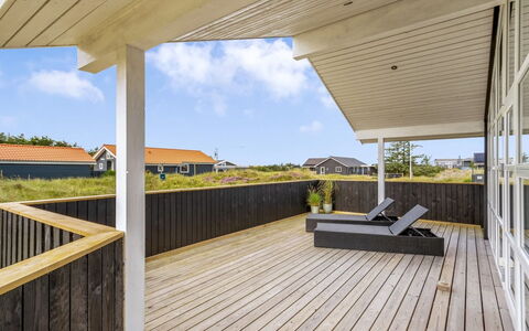 Mauri - 350M from the Sea: Hout, Huis, Verblijf, Huis, Dak, Landelijk Gebied, Siding, Blokhut, Garden Gebouwen, Hardwood