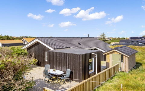 Mauri - 350M from the Sea: Hout, Huis, Verblijf, Huis, Dak, Landelijk Gebied, Siding, Blokhut, Garden Gebouwen, Hardwood