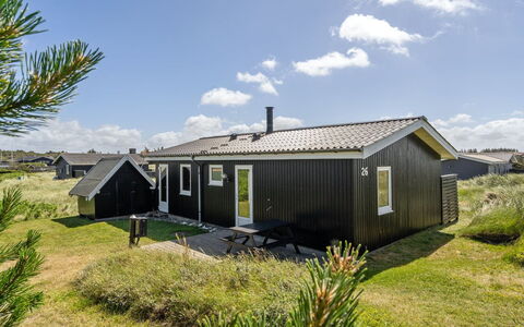 Usko - 250M from the Sea: Struik, Stedelijk Ontwerp, Groundcover, Steen, Appartement, Landgoed, Metselwerk, Balkon, Landscaping