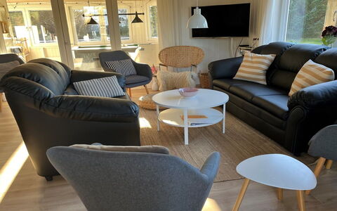 Styrmer - 1.2Km from the Sea: Huis, Huis, Deur, Dak, Verblijf, Landgoed, Tuin, Schaduw, Siding, Werf