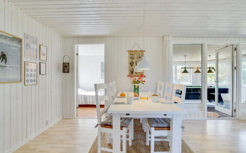 Styrmer - 1.2Km from the Sea: Huis, Huis, Deur, Dak, Verblijf, Landgoed, Tuin, Schaduw, Siding, Werf