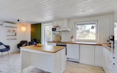 Styrmer - 1.2Km from the Sea: Huis, Huis, Deur, Dak, Verblijf, Landgoed, Tuin, Schaduw, Siding, Werf