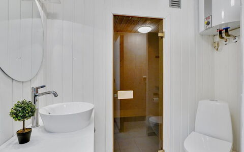 Styrmer - 1.2Km from the Sea: Huis, Huis, Deur, Dak, Verblijf, Landgoed, Tuin, Schaduw, Siding, Werf