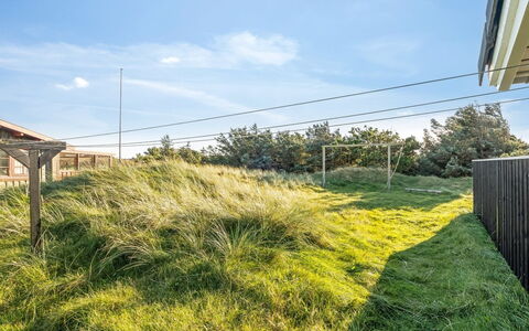 Horsten - 350M from the Sea: Huis, Huis, Dak, Verblijf, Struik, Siding, Deur, Tuin, Boerderij
