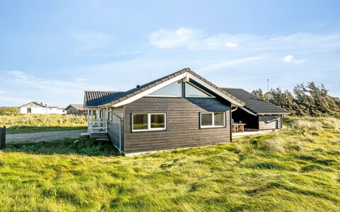 Horsten - 350M from the Sea: Huis, Huis, Dak, Verblijf, Struik, Siding, Deur, Tuin, Boerderij