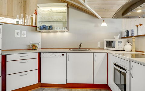 Horsten - 350M from the Sea: Keuken, Interieur Ontwerp, Flooring, Hout, Toestel Van De Keuken, Countertop, Plafond, Major Appliance, Cabinetry, Lichte Inrichting