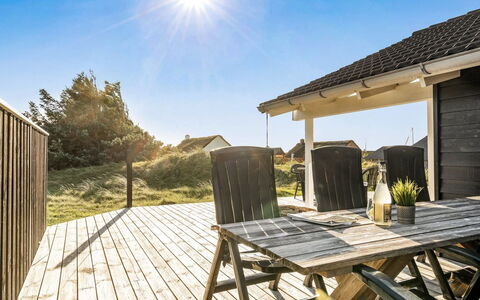 Horsten - 350M from the Sea: Lucht, Hout, Veranda, Huis, Meubilair, Verblijf, Dek, Plank, Hardwood, Buitenmeubels