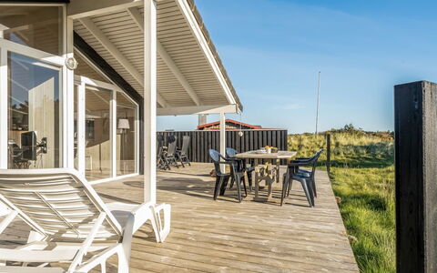 Horsten - 350M from the Sea: Hout, Architectuur, Dak, Huis, Verblijf, Dek, Plank, Schaduw, Hardwood, Veranda