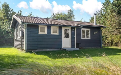 Lökea - 800M from the Sea: Dak, Huis, Huis, Verblijf, Siding, Landgoed, Oprit, Garden Gebouwen, Werf, Schuur