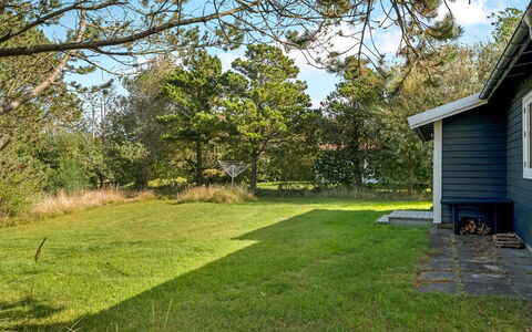 Lökea - 800M from the Sea: Dak, Huis, Huis, Verblijf, Siding, Landgoed, Oprit, Garden Gebouwen, Werf, Schuur