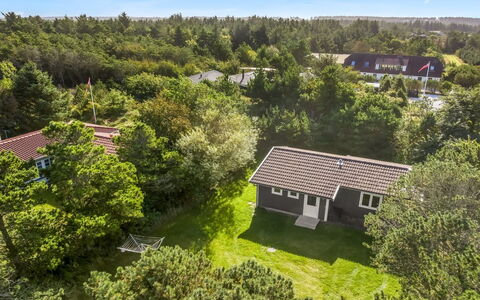 Lökea - 800M from the Sea: Dak, Huis, Huis, Verblijf, Siding, Landgoed, Oprit, Garden Gebouwen, Werf, Schuur