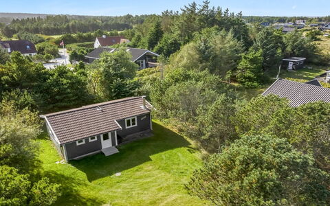 Lökea - 800M from the Sea: Dak, Huis, Huis, Verblijf, Siding, Landgoed, Oprit, Garden Gebouwen, Werf, Schuur