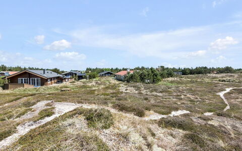 Eggerich - 900M from the Sea: Struik, Stedelijk Ontwerp, Groundcover, Steen, Appartement, Landgoed, Metselwerk, Balkon, Landscaping
