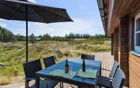 Eggerich - 900M from the Sea: Struik, Stedelijk Ontwerp, Groundcover, Steen, Appartement, Landgoed, Metselwerk, Balkon, Landscaping