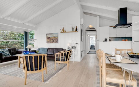 Laurentius - 300M from the Sea: Hout, Flooring, Interieur Ontwerp, Plafond, Verdieping, Houten Vloer, Huis, Meubilair, Woonkamer, Hardwood