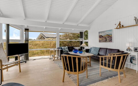 Laurentius - 300M from the Sea: Hout, Verdieping, Flooring, Plafond, Huis, Veranda, Houten Vloer, Hardwood, Deur, Plank