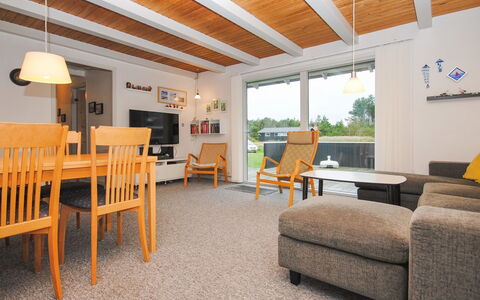 Amber - 500M from the Sea: Hout, Huis, Verblijf, Huis, Dak, Landelijk Gebied, Siding, Blokhut, Garden Gebouwen, Hardwood