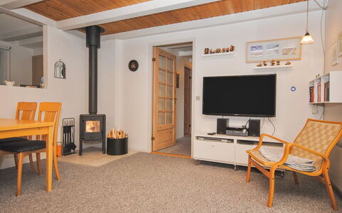 Amber - 500M from the Sea: Hout, Huis, Verblijf, Huis, Dak, Landelijk Gebied, Siding, Blokhut, Garden Gebouwen, Hardwood