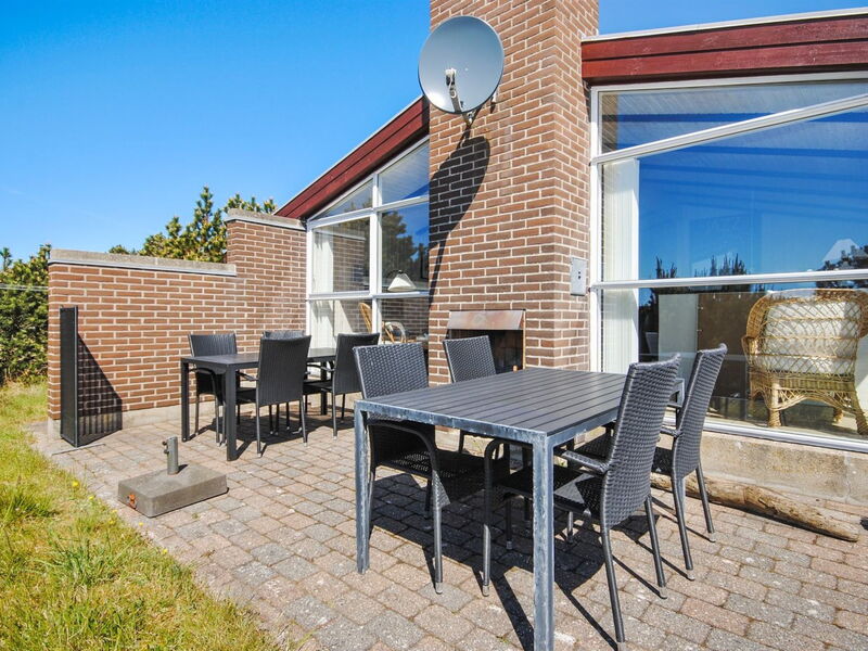 Jerrik - 900M from the Sea