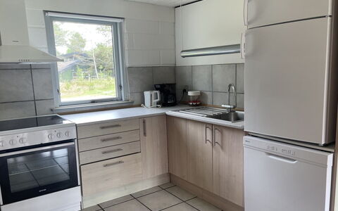 Felicia - 800M from the Sea: Toestel Van De Keuken, Keuken, Major Appliance, Flooring, Hout, Cabinetry, Countertop, Huishoudapparatuur, Verdieping, Meubilair