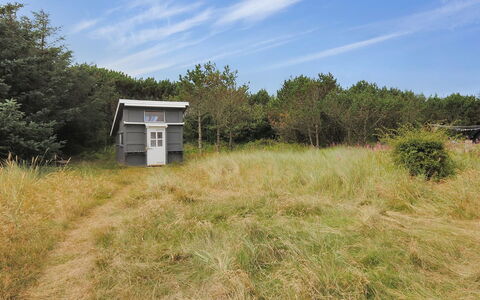 Dode - 225M from the Sea: Meubilair, Interieur Ontwerp, Stoel, Flooring, Tafel, Toevlucht, Verdieping, Plafond, Kamer, Eco Hotel