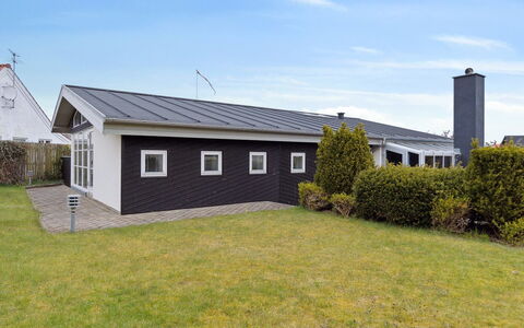 Frethi - 350M from the Sea: Dak, Huis, Huis, Verblijf, Siding, Landgoed, Oprit, Garden Gebouwen, Werf, Schuur