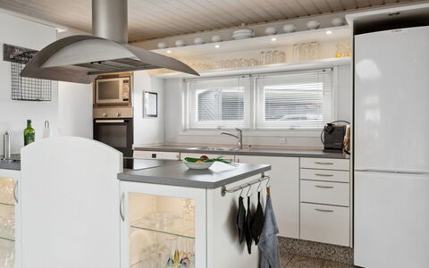 Frethi - 350M from the Sea: Dak, Huis, Huis, Verblijf, Siding, Landgoed, Oprit, Garden Gebouwen, Werf, Schuur