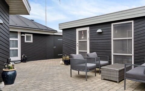 Frethi - 350M from the Sea: Dak, Huis, Huis, Verblijf, Siding, Landgoed, Oprit, Garden Gebouwen, Werf, Schuur