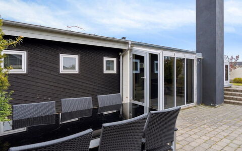 Frethi - 350M from the Sea: Dak, Huis, Huis, Verblijf, Siding, Landgoed, Oprit, Garden Gebouwen, Werf, Schuur