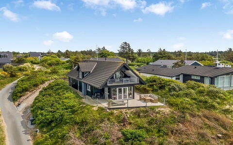 Skamhals - 700M from the Sea: Struik, Stedelijk Ontwerp, Groundcover, Steen, Appartement, Landgoed, Metselwerk, Balkon, Landscaping
