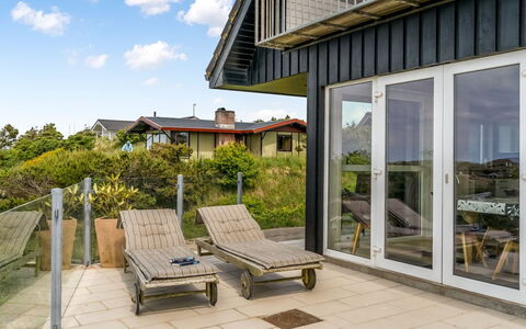 Skamhals - 700M from the Sea: Struik, Stedelijk Ontwerp, Groundcover, Steen, Appartement, Landgoed, Metselwerk, Balkon, Landscaping
