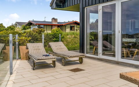 Skamhals - 700M from the Sea: Struik, Stedelijk Ontwerp, Groundcover, Steen, Appartement, Landgoed, Metselwerk, Balkon, Landscaping