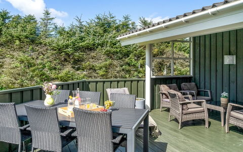 Hildburg - 1.5Km from the Sea: Hout, Veranda, Meubilair, Buitenmeubels, Schaduw, Buitentafel, Stoel, Dek, Beits, Hardwood