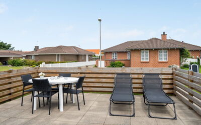 Otte - 500M from the Sea