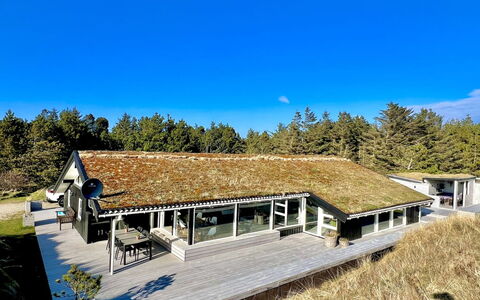 Nilson - 1.4Km from the Sea: Hout, Flooring, Interieur Ontwerp, Verdieping, Meubilair, Houten Vloer, Kamer, Plafond, Beits, Hardwood