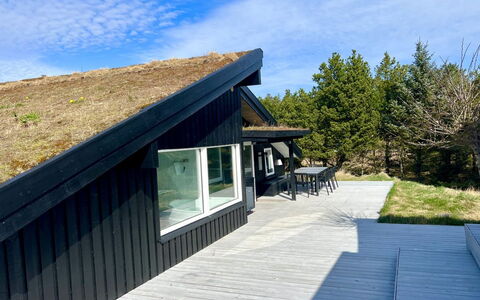 Nilson - 1.4Km from the Sea: Hout, Dak, Huis, Verblijf, Deur, Huis, Siding, Land Lot, Garden Gebouwen, Schuur
