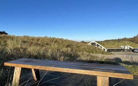 Nilson - 1.4Km from the Sea: Hout, Dak, Huis, Verblijf, Deur, Huis, Siding, Land Lot, Garden Gebouwen, Schuur