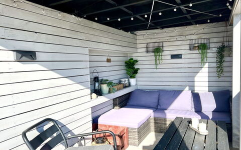 Nilson - 1.4Km from the Sea: Verblijf, Backyard, Werf, Garden Gebouwen, Schuur, Siding, Buitenmeubels, Blokhut, Outdoor Structuur, Keet