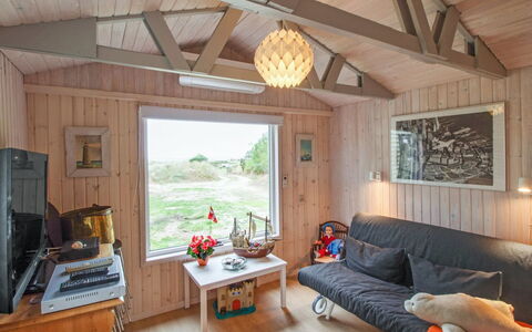 Diuri - 400M from the Sea: Hout, Huis, Verblijf, Hardwood, Beits, Blokhut, Plank, Ontwerp, Woonkamer, Schuur