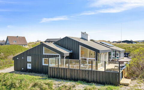 Dijana - 150M from the Sea: Hout, Dak, Architectuur, Huis, Huis, Verblijf, Siding, Hardwood, Helling, Landgoed
